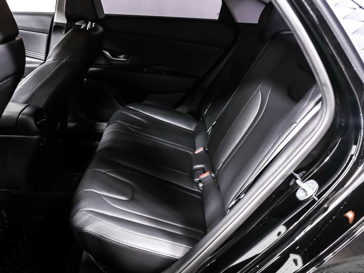 Hyundai Elantra с пробегом — 2024 год. Фото: #12