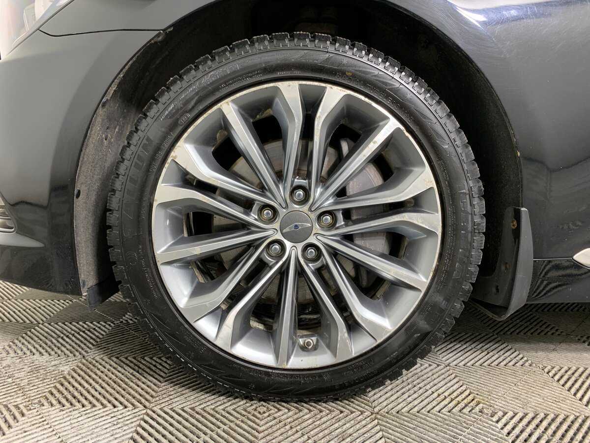 Hyundai Genesis с пробегом — 2016 год. Фото: #8