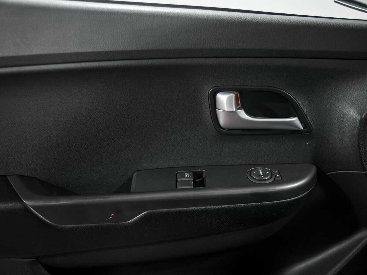 Kia Rio с пробегом — 2012 год. Фото: #10