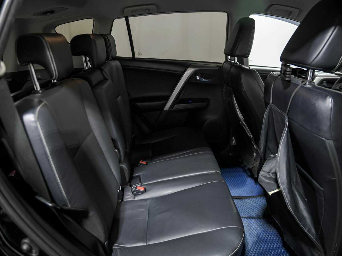 Toyota RAV4 с пробегом — 2017 год. Фото: #18