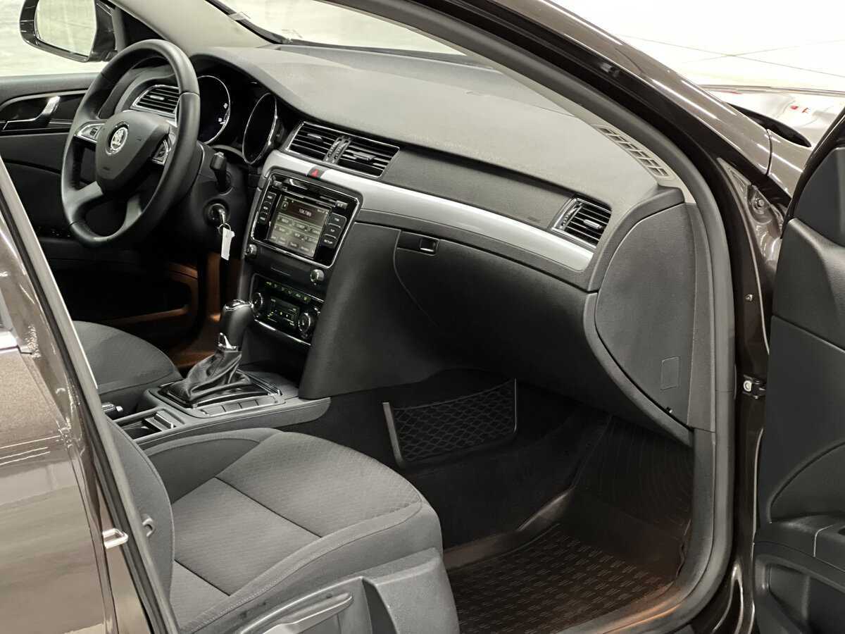 Skoda Superb с пробегом — 2013 год. Фото: #10