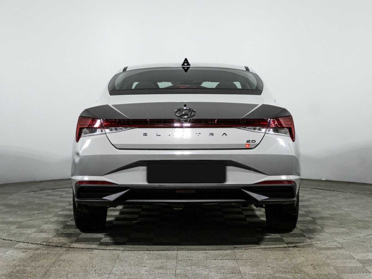 Hyundai Elantra с пробегом — 2023 год. Фото: #5