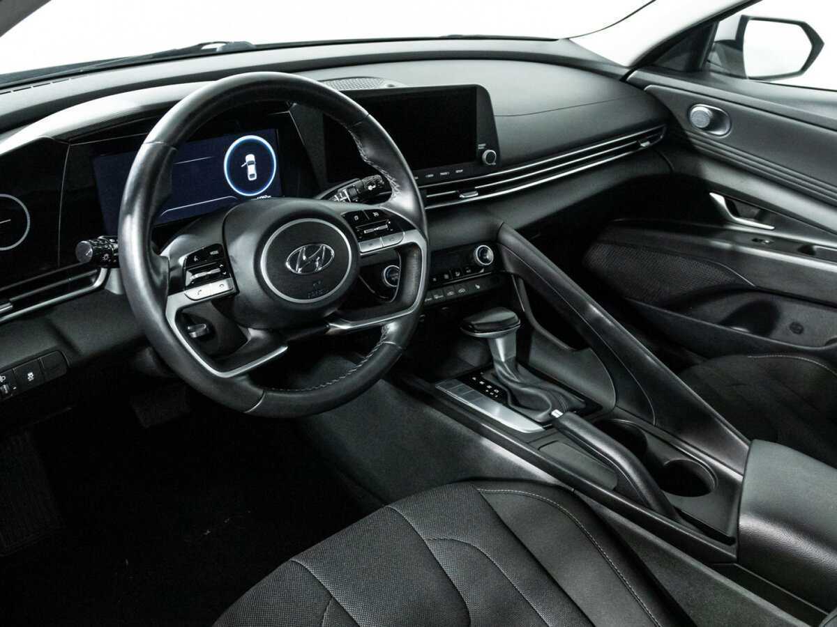 Hyundai Elantra с пробегом — 2023 год. Фото: #10
