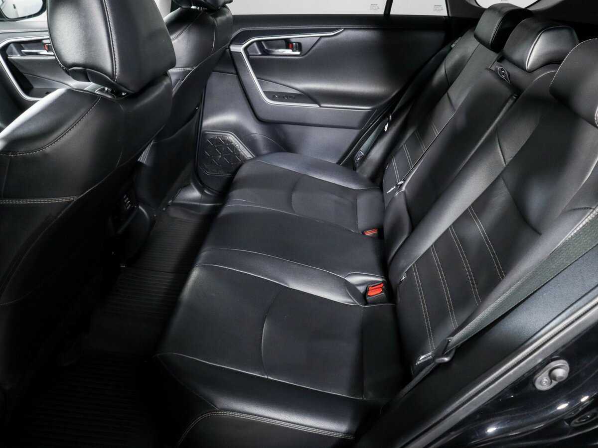 Toyota RAV4 с пробегом — 2021 год. Фото: #6