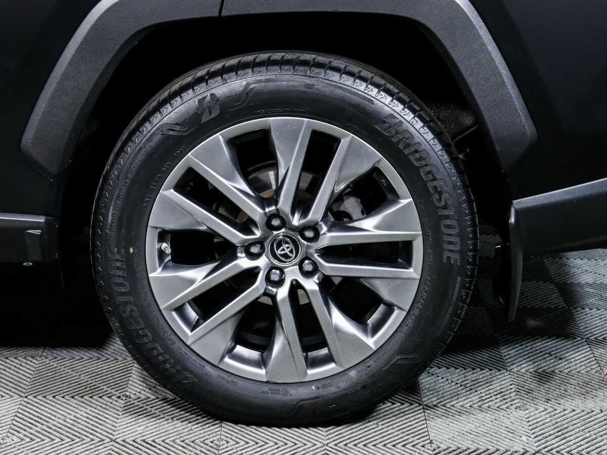 Toyota RAV4 с пробегом — 2021 год. Фото: #11