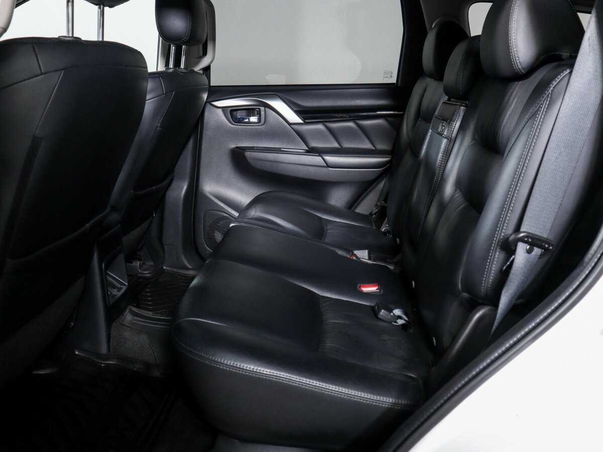 Mitsubishi Pajero Sport с пробегом — 2019 год. Фото: #9
