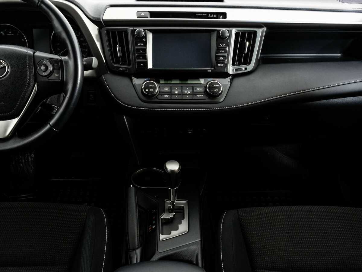 Toyota RAV4 с пробегом — 2017 год. Фото: #11