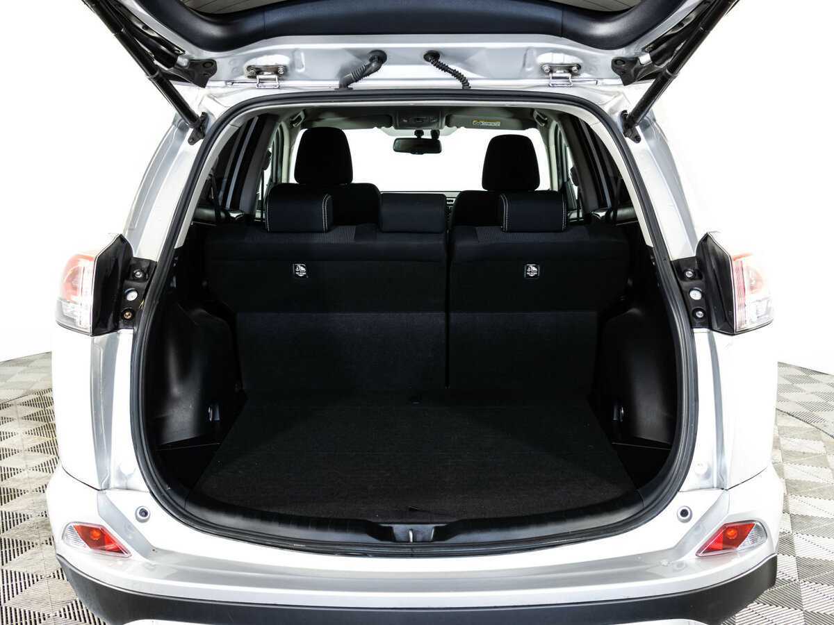 Toyota RAV4 с пробегом — 2017 год. Фото: #15