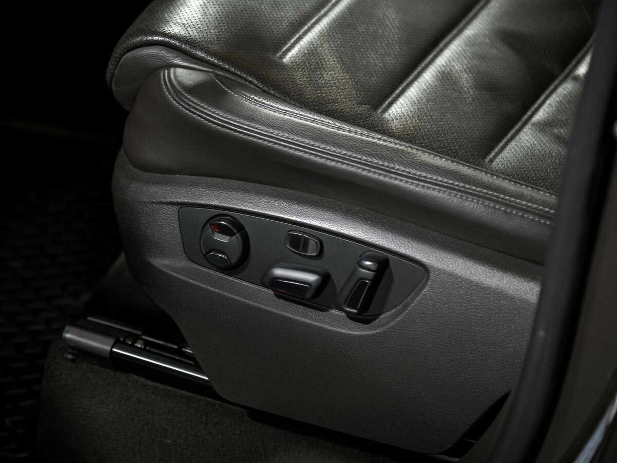 Volkswagen Touareg с пробегом — 2013 год. Фото: #14