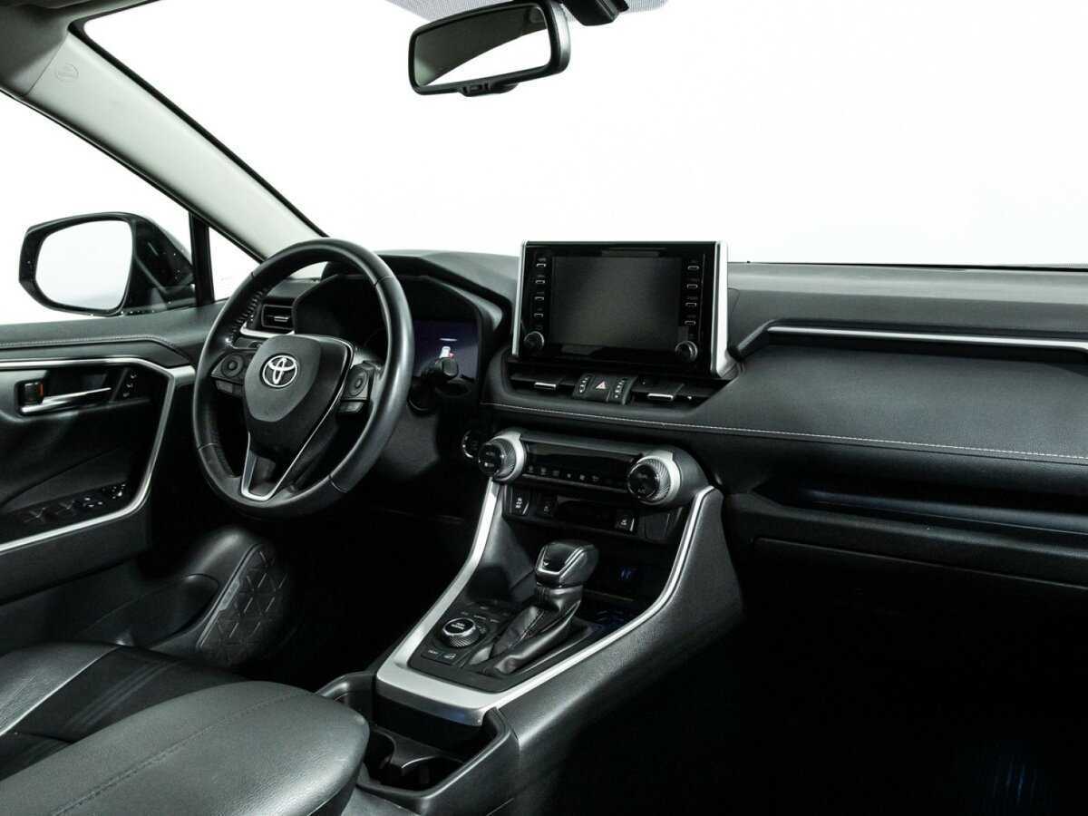 Toyota RAV4 с пробегом — 2020 год. Фото: #8