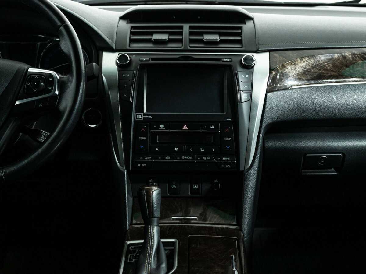 Toyota Camry с пробегом — 2016 год. Фото: #13