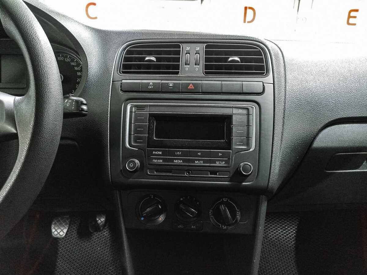 Volkswagen Polo с пробегом — 2019 год. Фото: #13