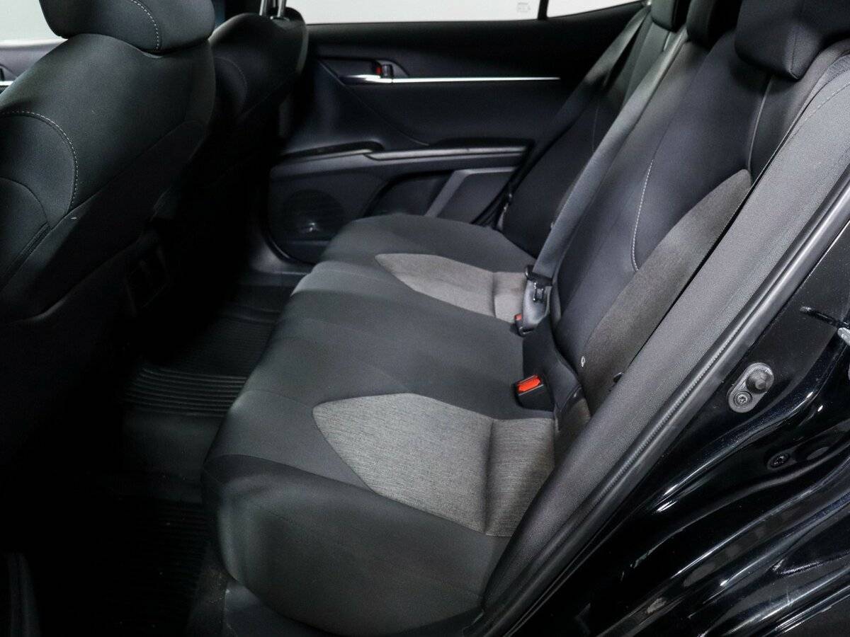 Toyota Camry с пробегом — 2021 год. Фото: #9