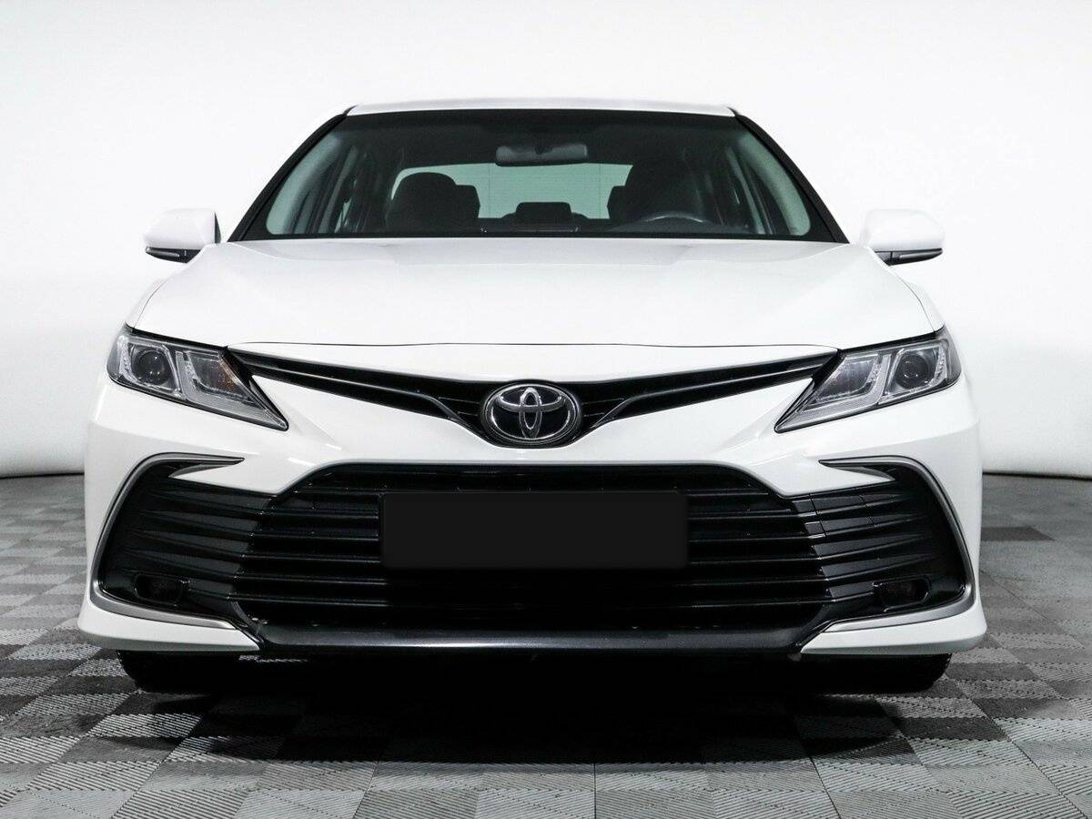 Toyota Camry с пробегом — 2021 год. Фото: #1