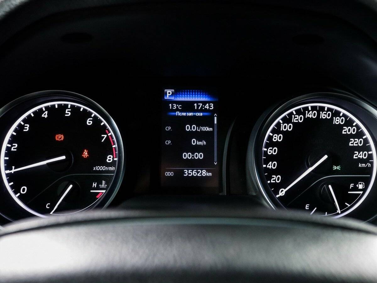 Toyota Camry с пробегом — 2021 год. Фото: #10