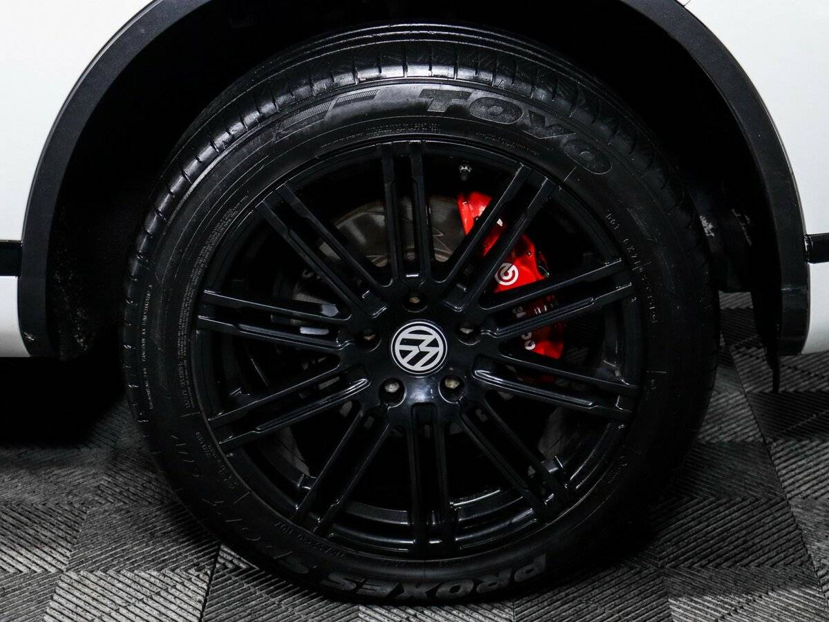 Volkswagen Touareg с пробегом — 2015 год. Фото: #13