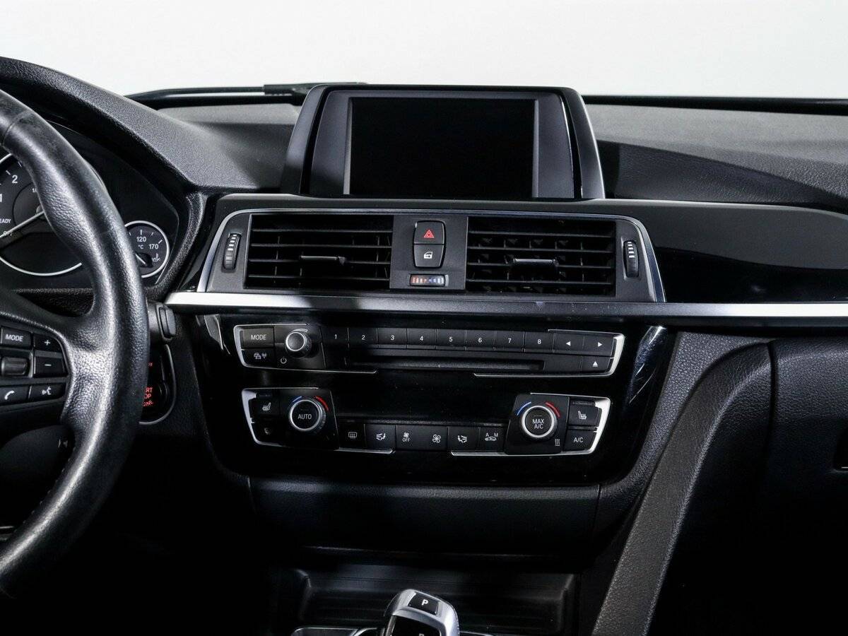 BMW 3 серии с пробегом — 2016 год. Фото: #12