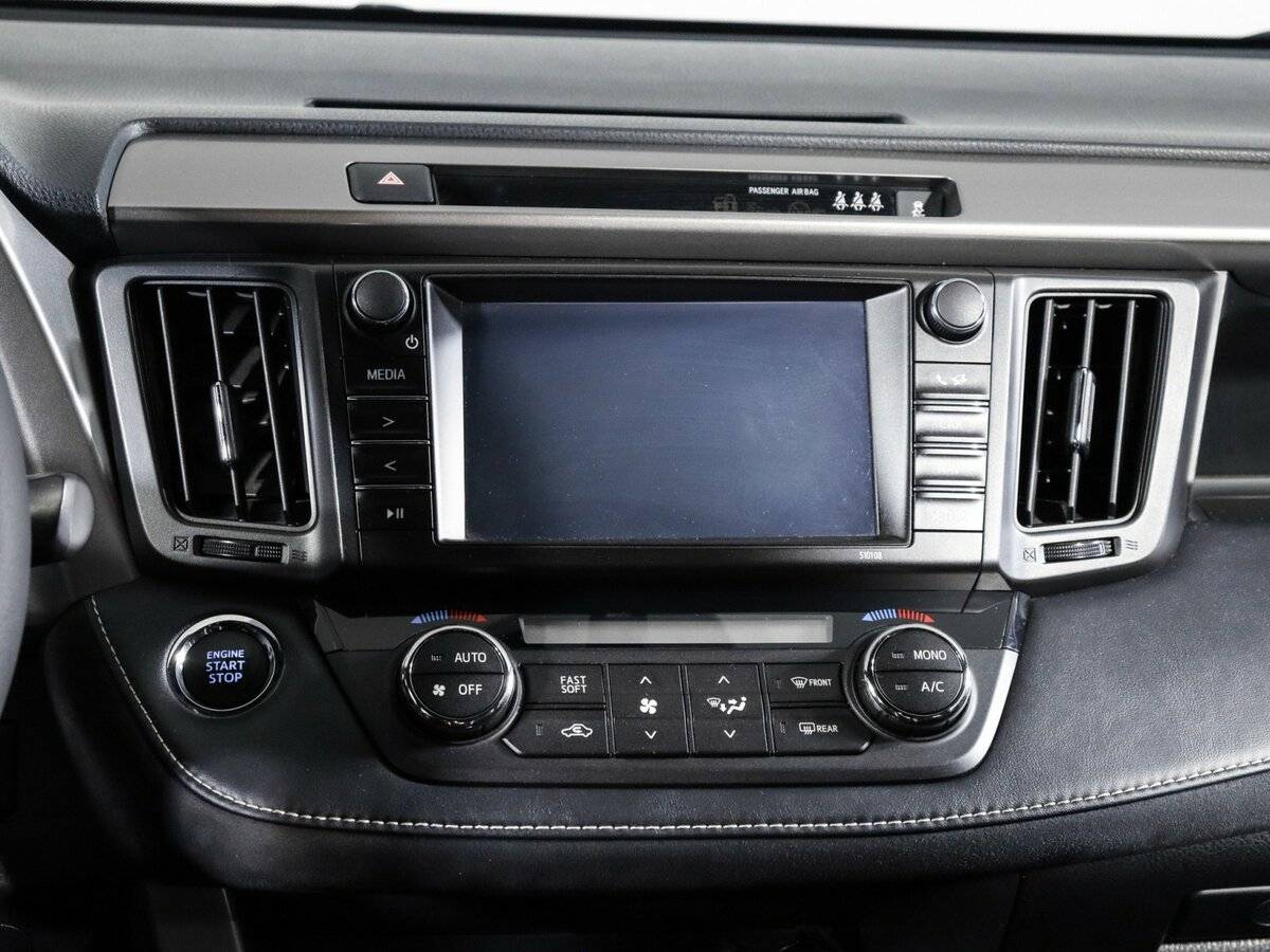 Toyota RAV4 с пробегом — 2017 год. Фото: #12