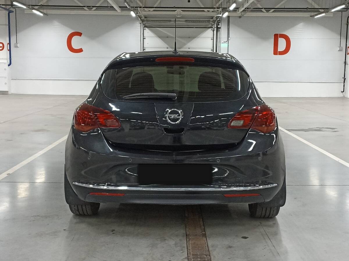 Opel Astra с пробегом — 2012 год. Фото: #5