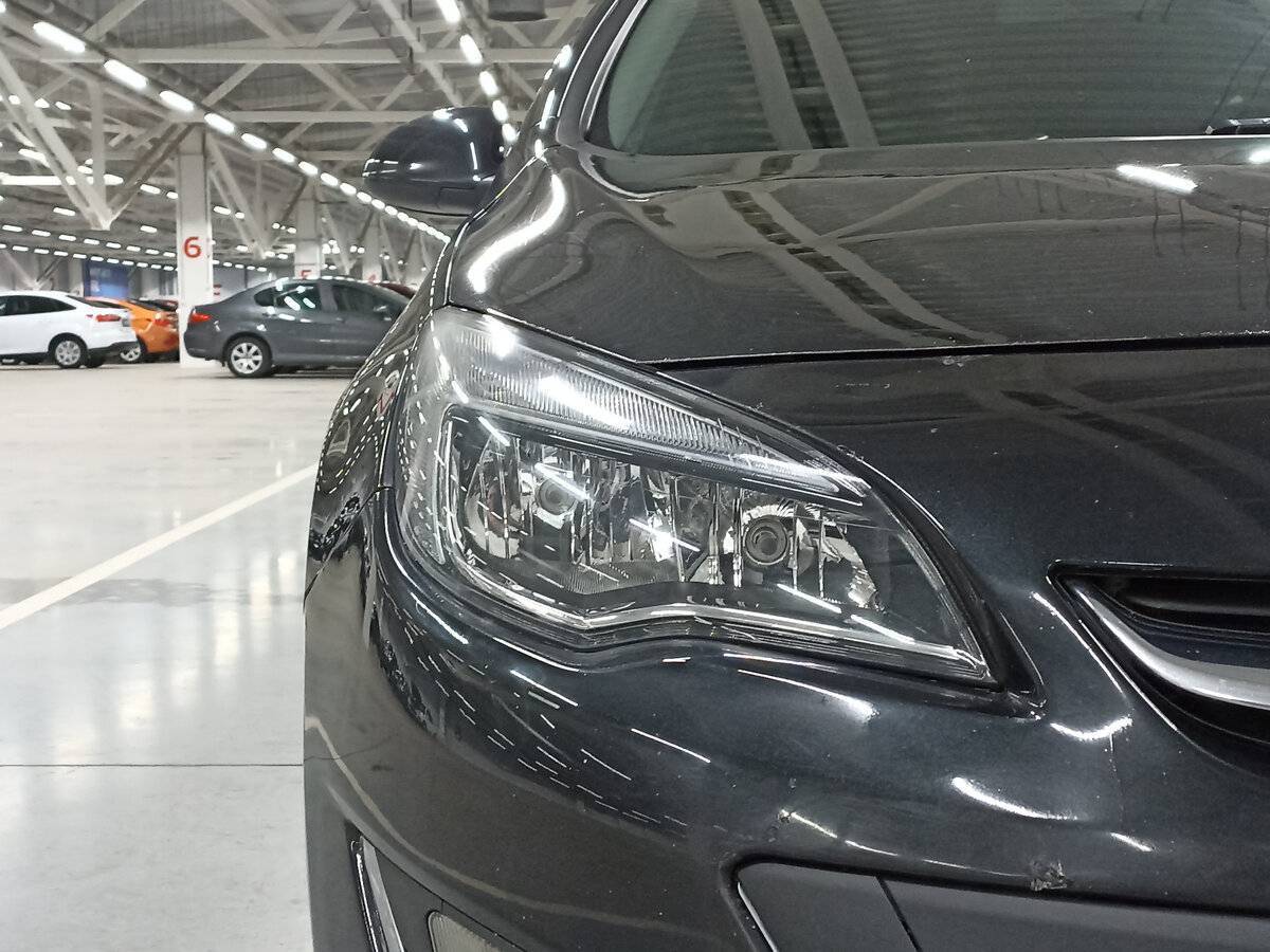 Opel Astra с пробегом — 2012 год. Фото: #16