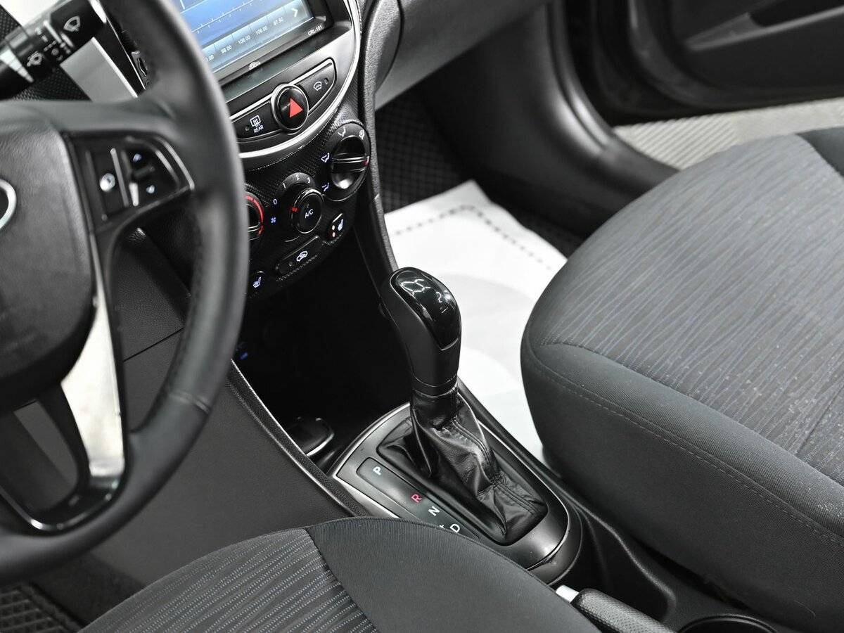 Hyundai Solaris с пробегом — 2014 год. Фото: #10