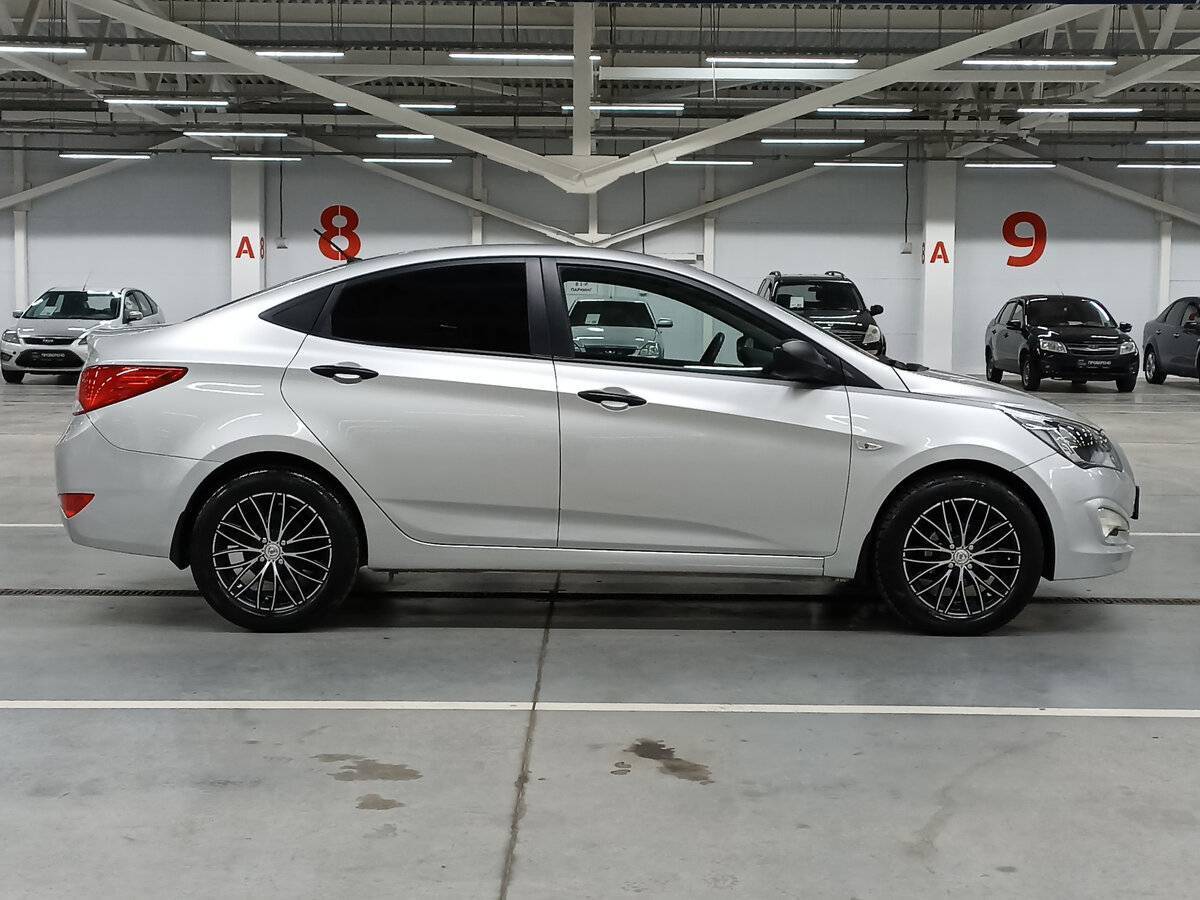 Hyundai Solaris с пробегом — 2016 год. Фото: #3