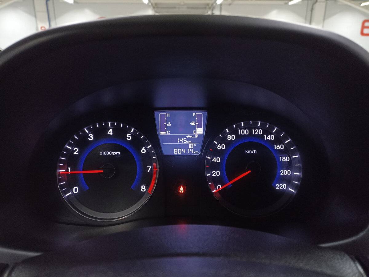 Hyundai Solaris с пробегом — 2016 год. Фото: #12