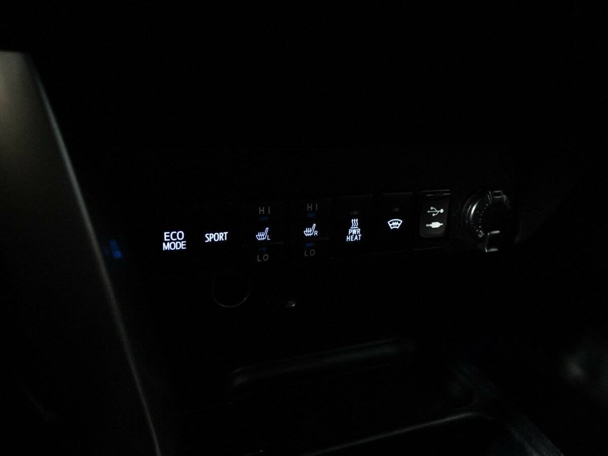 Toyota RAV4 с пробегом — 2018 год. Фото: #18