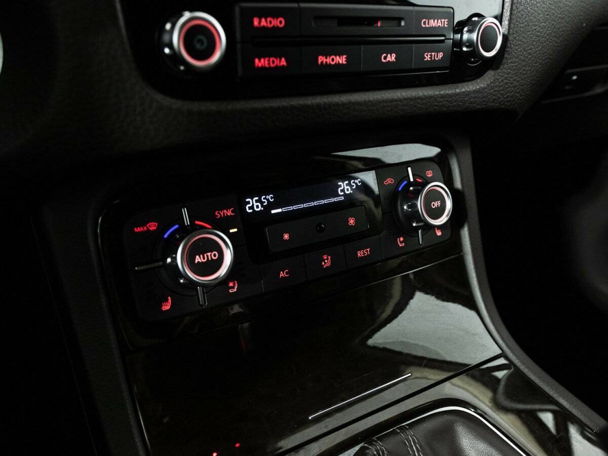 Volkswagen Touareg с пробегом — 2013 год. Фото: #19