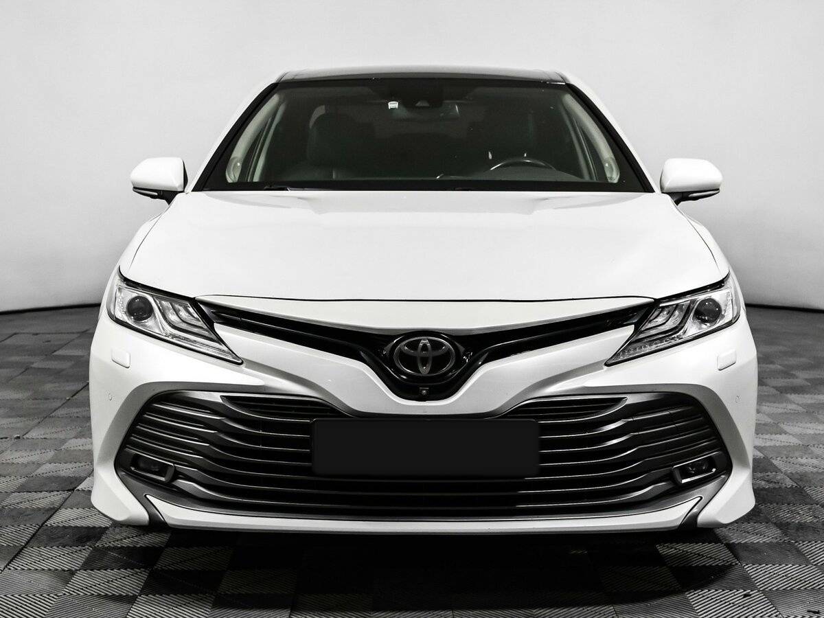 Toyota Camry с пробегом — 2019 год. Фото: #1