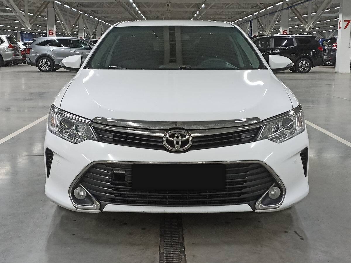 Toyota Camry с пробегом — 2016 год. Фото: #1