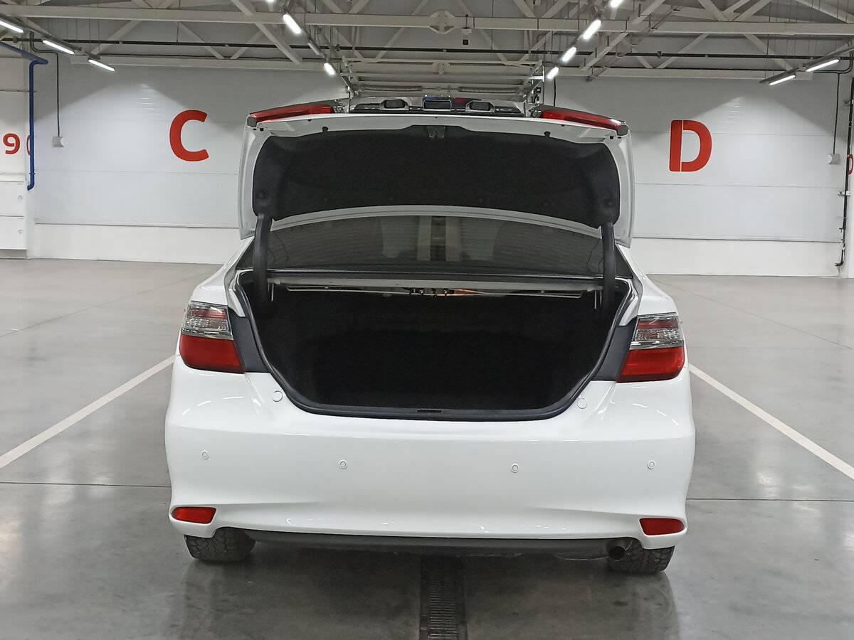 Toyota Camry с пробегом — 2016 год. Фото: #9