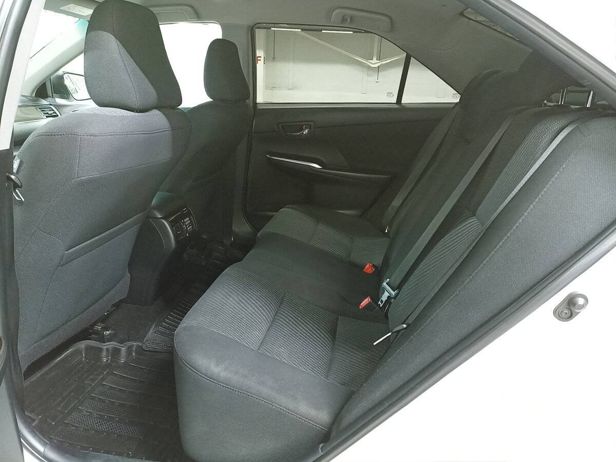 Toyota Camry с пробегом — 2016 год. Фото: #11