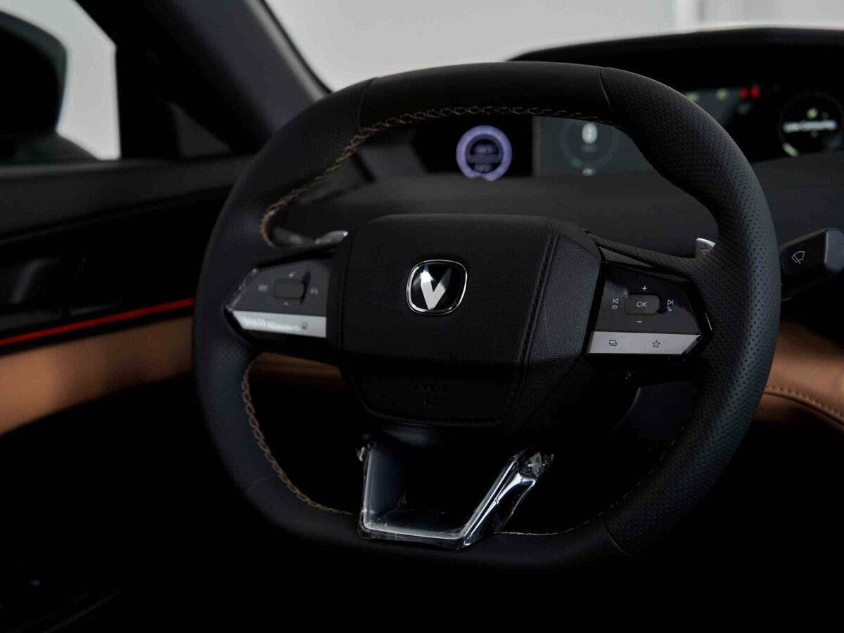 Changan UNI-V с пробегом — 2024 год. Фото: #12