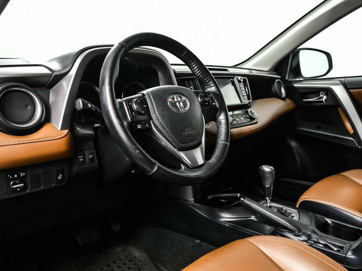 Toyota RAV4 с пробегом — 2019 год. Фото: #11