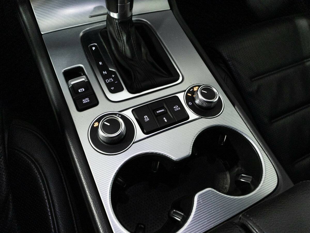 Volkswagen Touareg с пробегом — 2016 год. Фото: #19