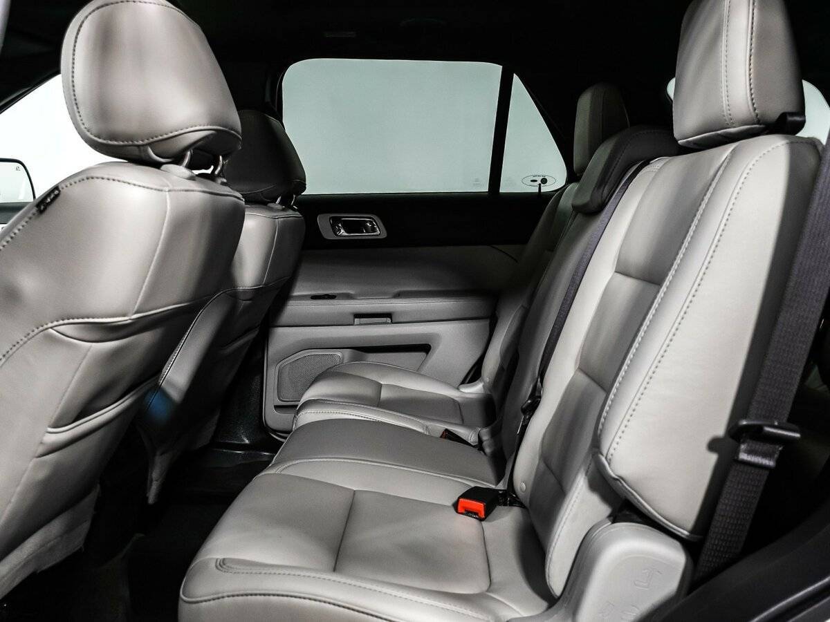 Ford Explorer с пробегом — 2012 год. Фото: #12