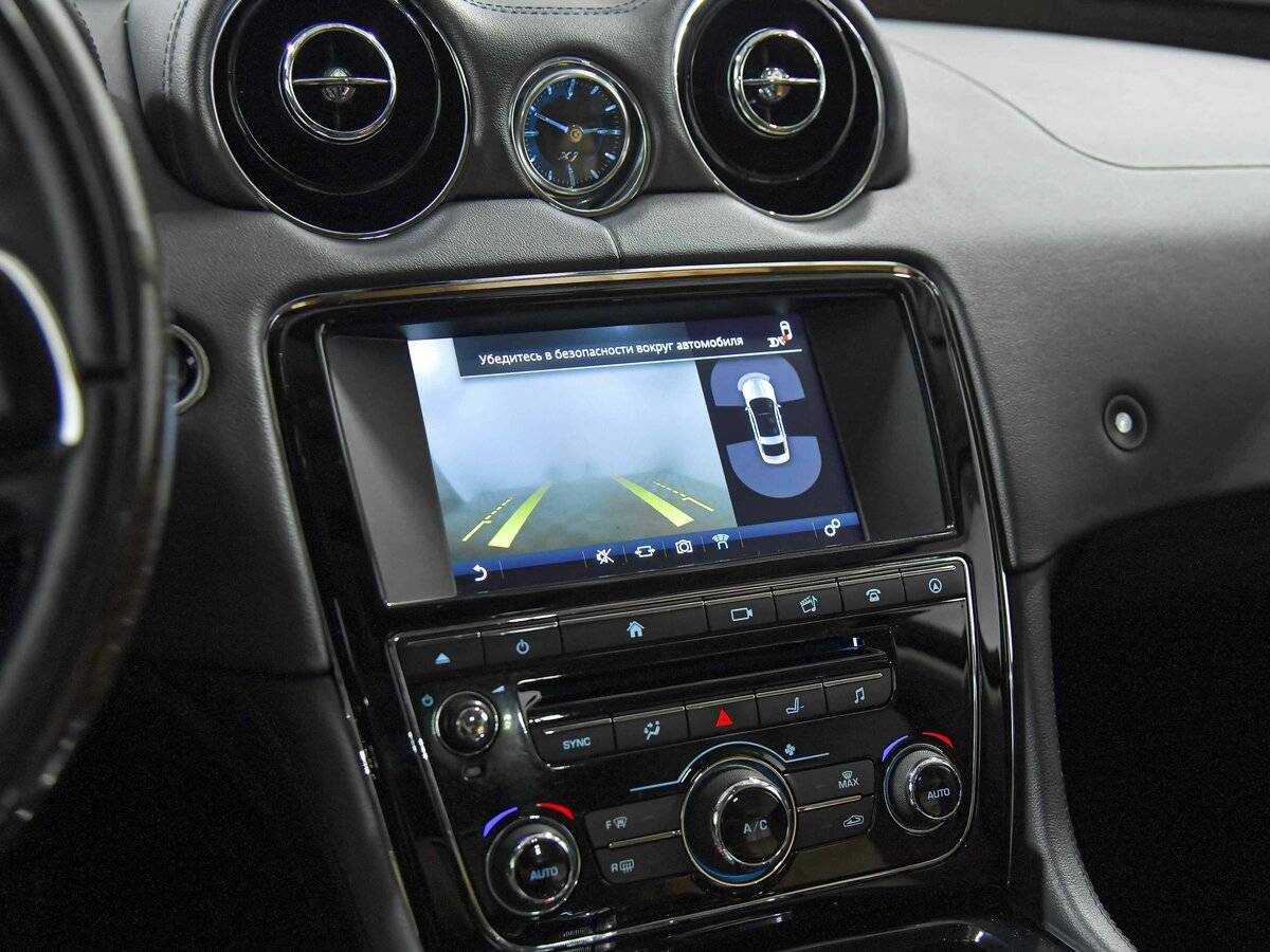 Jaguar XJ с пробегом — 2016 год. Фото: #12