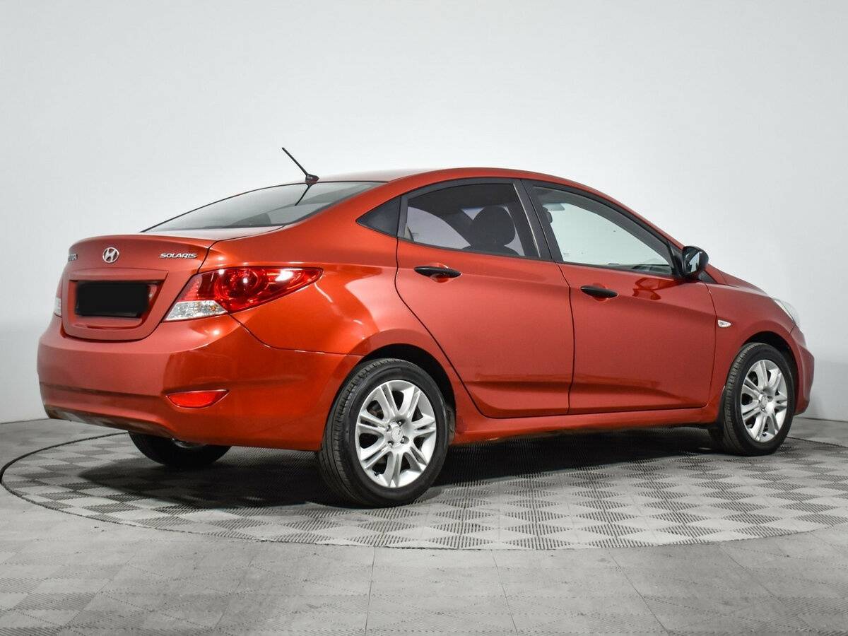 Hyundai Solaris с пробегом — 2012 год. Фото: #4