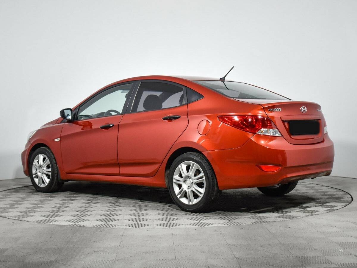 Hyundai Solaris с пробегом — 2012 год. Фото: #6