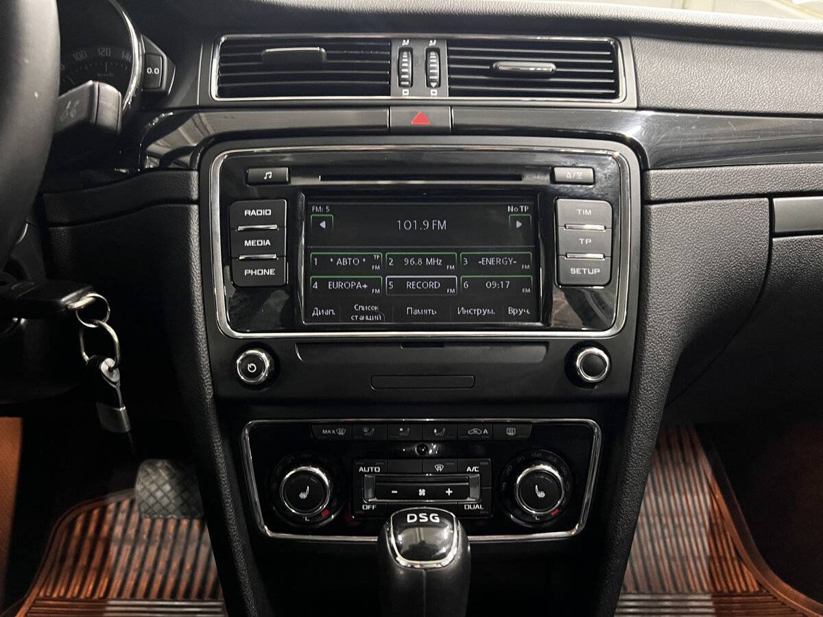 Skoda Superb с пробегом — 2014 год. Фото: #14