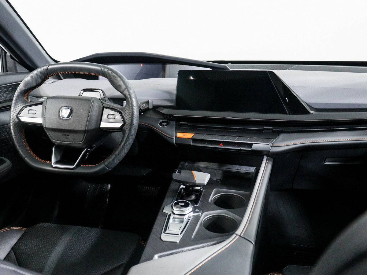 Changan UNI-V с пробегом — 2023 год. Фото: #11