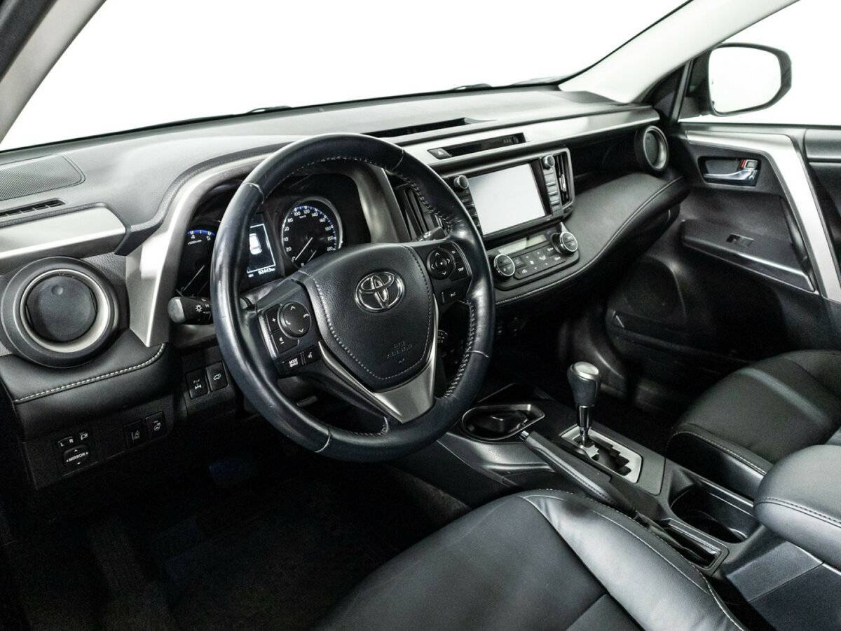 Toyota RAV4 с пробегом — 2017 год. Фото: #10