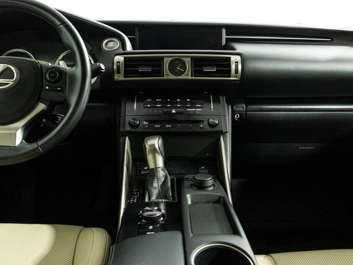 Lexus IS с пробегом — 2014 год. Фото: #13