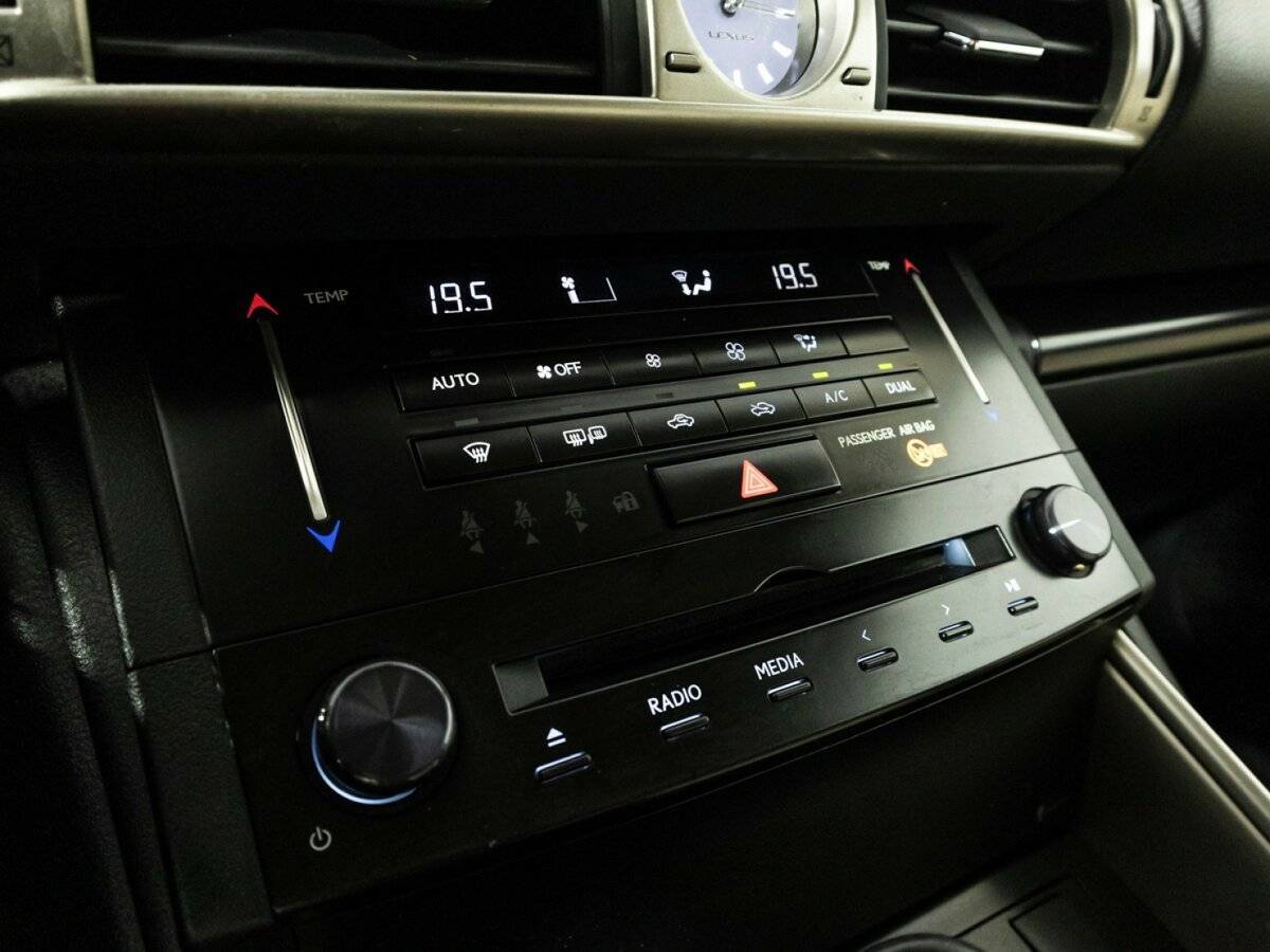 Lexus IS с пробегом — 2014 год. Фото: #17