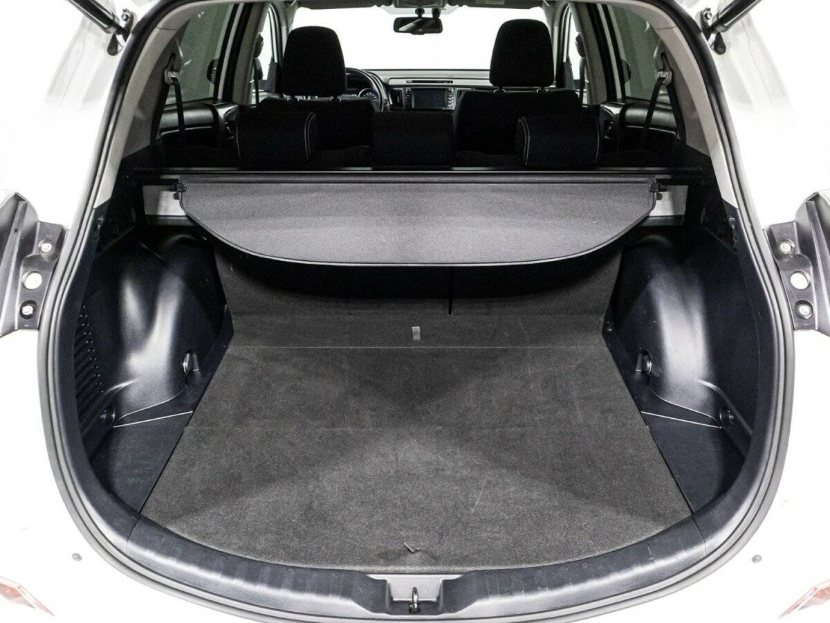 Toyota RAV4 с пробегом — 2019 год. Фото: #14