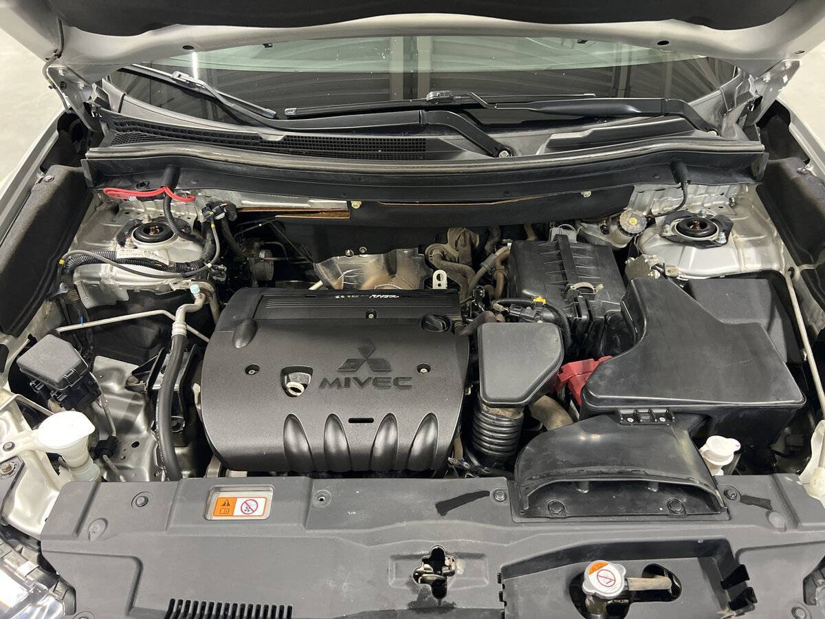 Mitsubishi Outlander с пробегом — 2017 год. Фото: #8