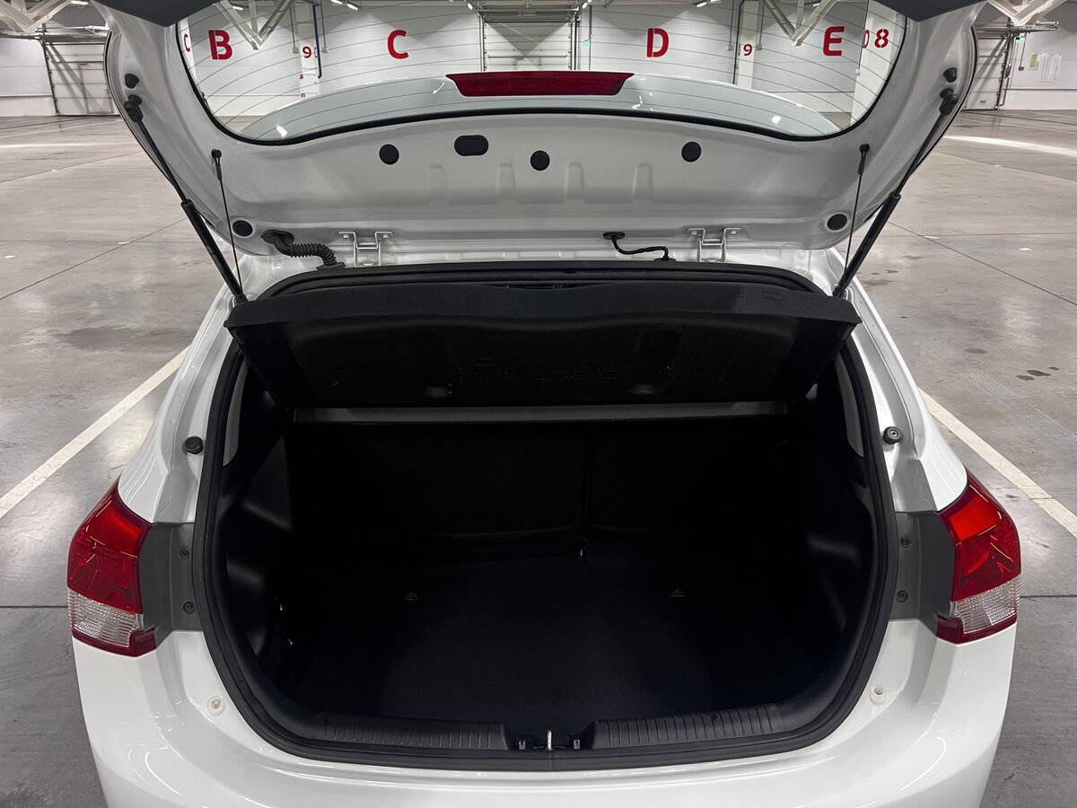 Kia Rio с пробегом — 2015 год. Фото: #9