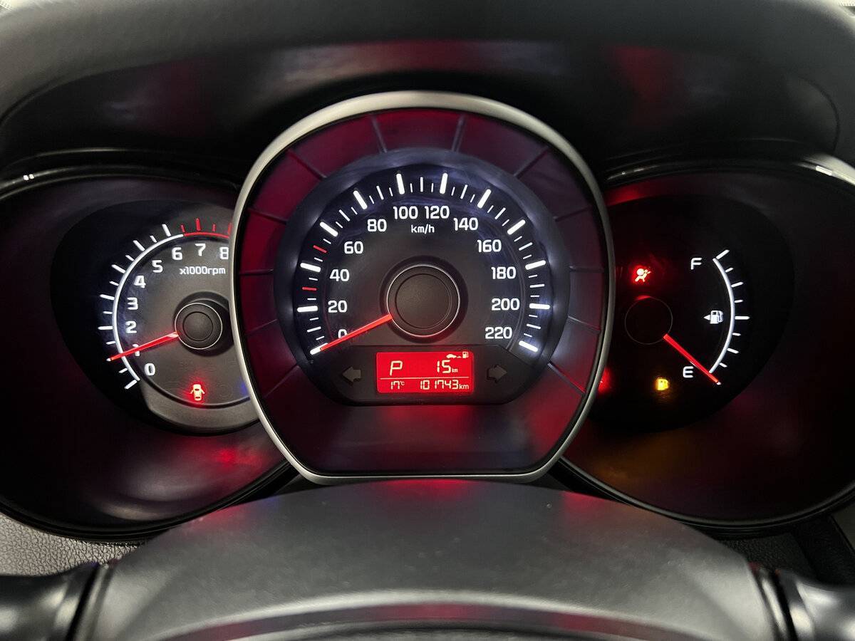 Kia Rio с пробегом — 2015 год. Фото: #12