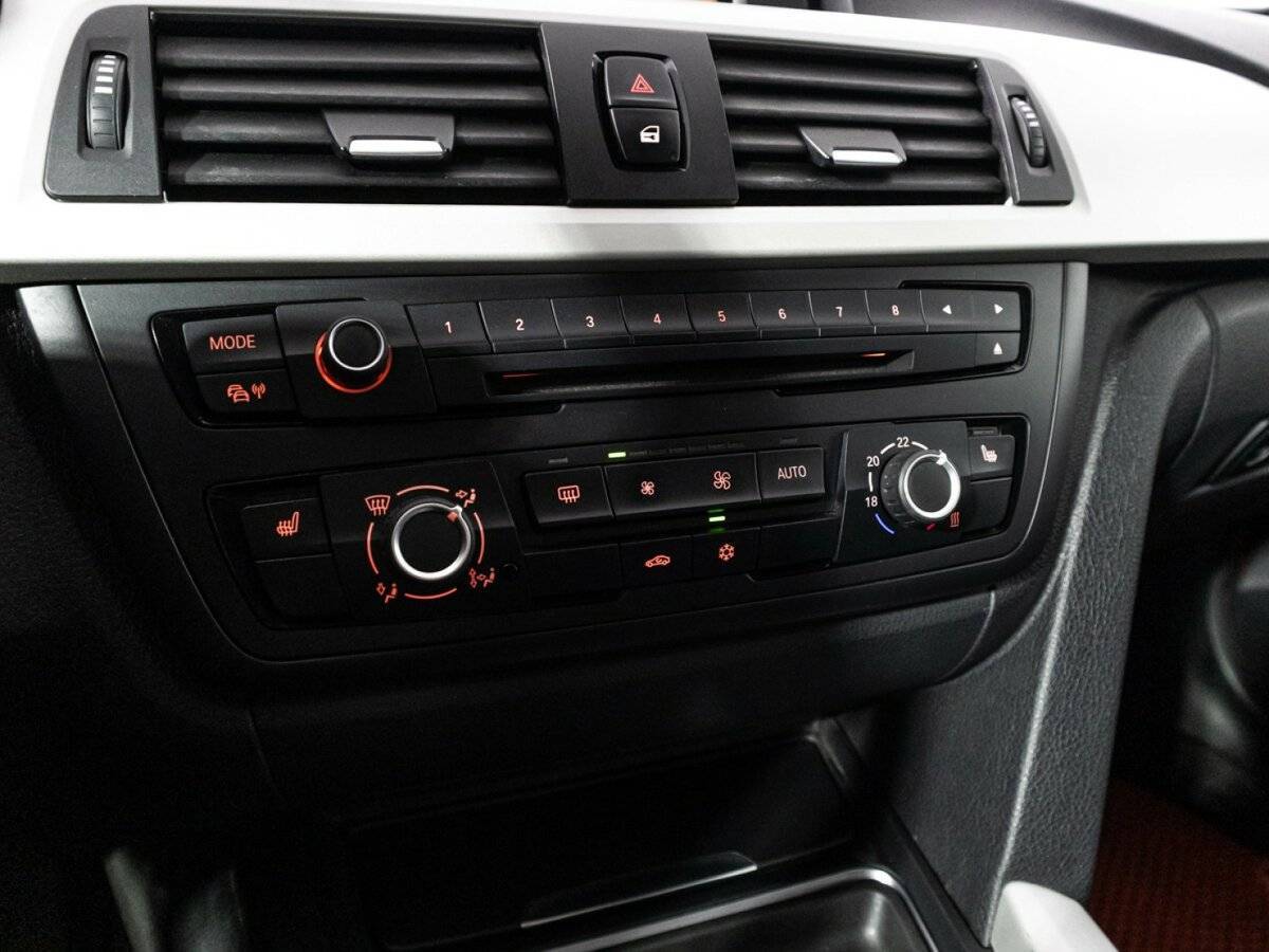 BMW 3 серии с пробегом — 2012 год. Фото: #16